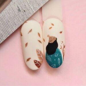 24 Piece Whimsical Winter Nature Press on Nail Set.